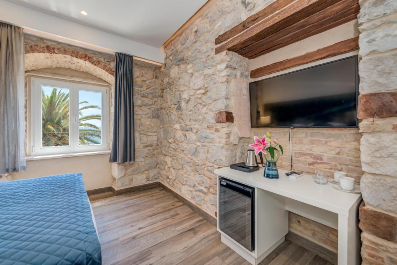 Palms Promenade Luxury Rooms สปลิท ภายนอก รูปภาพ
